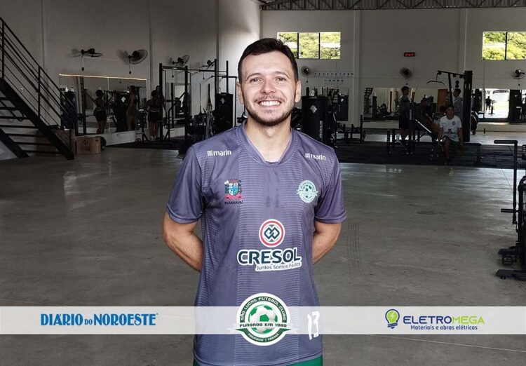 Destaque em goleada, Vitinho celebra retorno ao Brasil