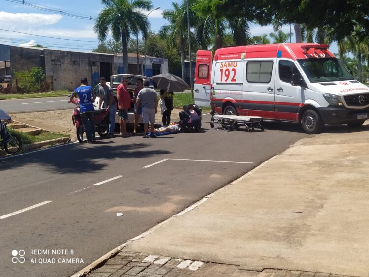 Motociclista fica ferida em colisão com carro no Jardim São Jorge