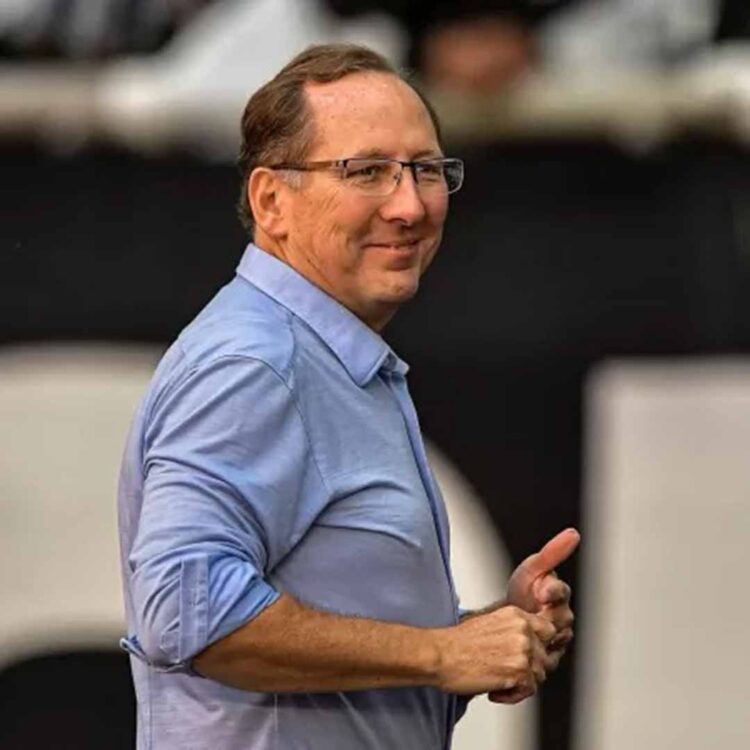 Torcedores do Botafogo ‘fecham’ com Textor após acusação contra arbitragem