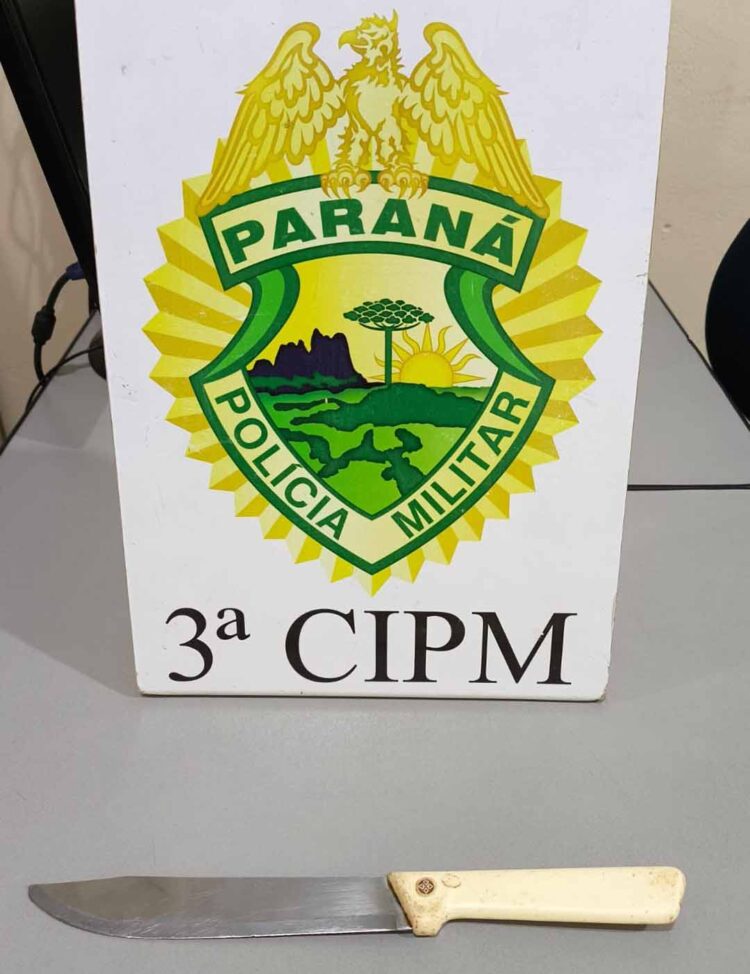 Homem com sinais de embriaguez é preso após ameaçar pessoas com faca