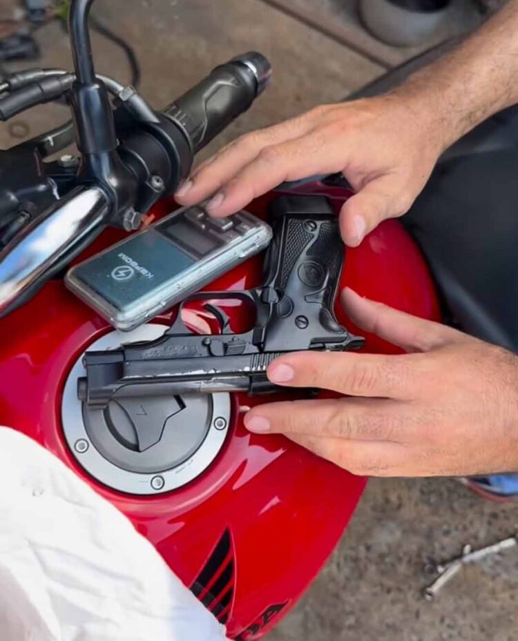 Casal é preso em flagrante por tráfico de drogas e posse ilegal de arma de fogo