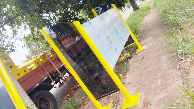 Município inicia instalação de novos abrigos  metálicos de ônibus em Paranavaí
