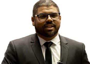 A Influência do Cenário na Comunicação Política:  Mais do que fundo, uma mensagem!