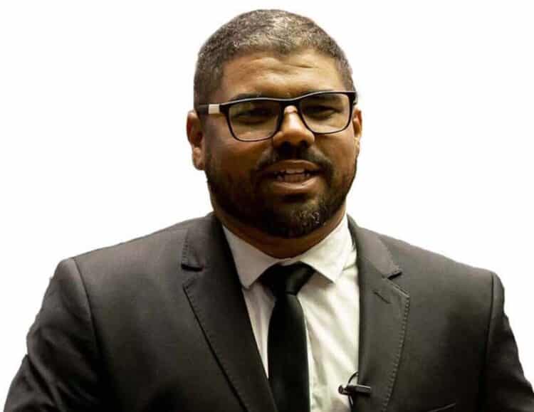 A Influência do Cenário na Comunicação Política: Mais do que fundo, uma mensagem!