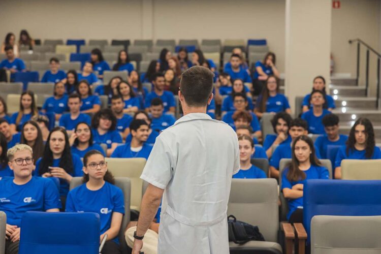 Tire suas dúvidas sobre como ter acesso a oportunidades de inserção no mundo do trabalho