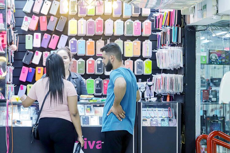 Comerciantes paranaenses estão menos confiantes em março