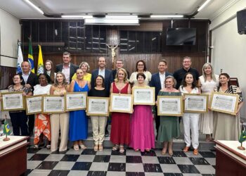 Vereadores homenageiam mulheres  de destaque com Comenda do Mérito