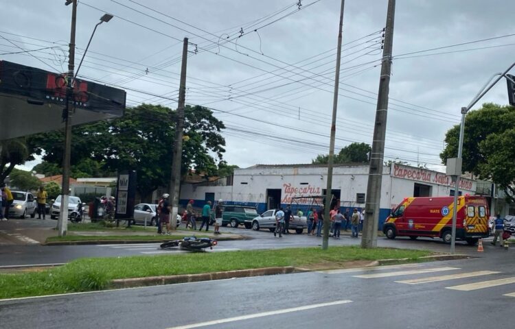 Mulher fica ferida em acidente no Jardim São Jorge