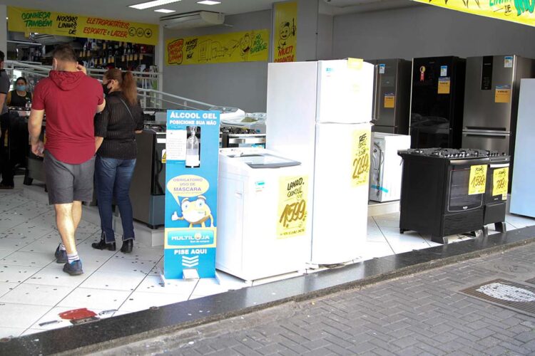 Inadimplência tem queda moderada no Paraná