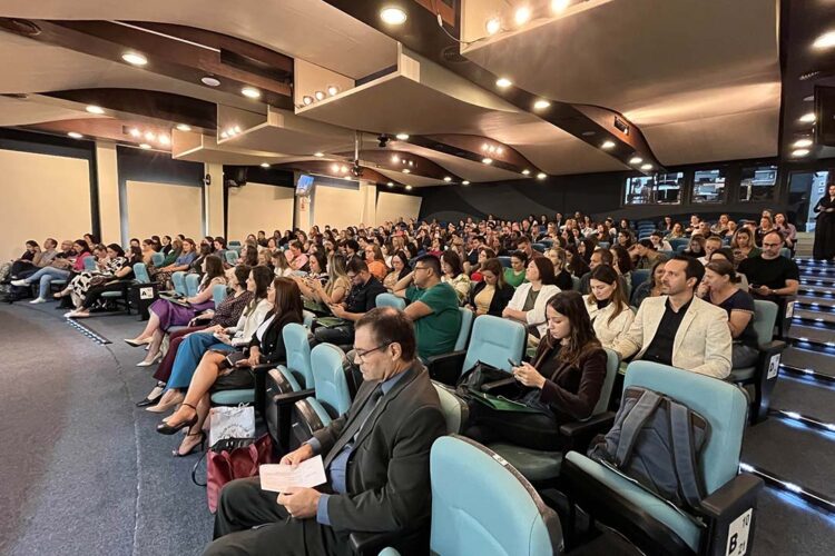 Saúde reúne hospitais com UTI e serviços  de diálise para discutir segurança do paciente