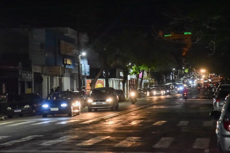 Homem é preso por dirigir embriagado na Avenida Paraná