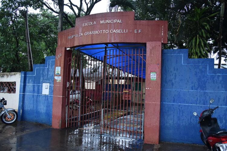 Vereadora requer informações sobre ares-condicionados em escola de Paranavaí