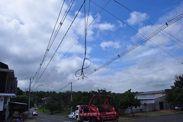 Câmara aprova texto que obriga a retirada de fios  e cabos em desuso de vias públicas de Paranavaí