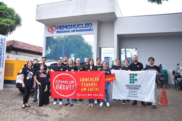 Em greve, servidores do IFPR de Paranavaí  promovem ato solidário no Hemonúcleo Regional