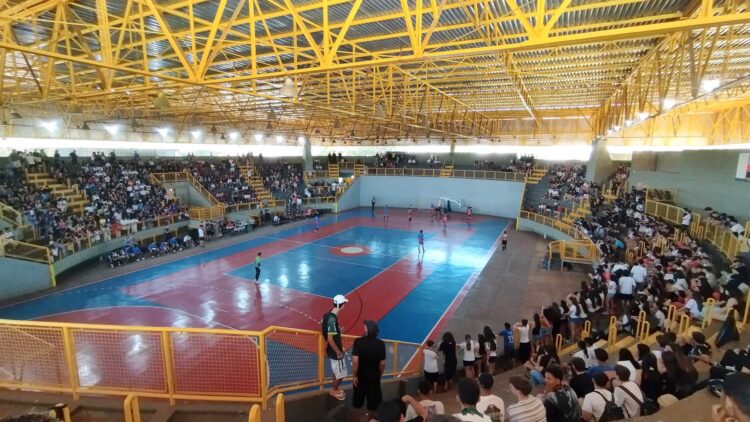 Torcedores lotam Noroestão para finais dos Jogos Escolares