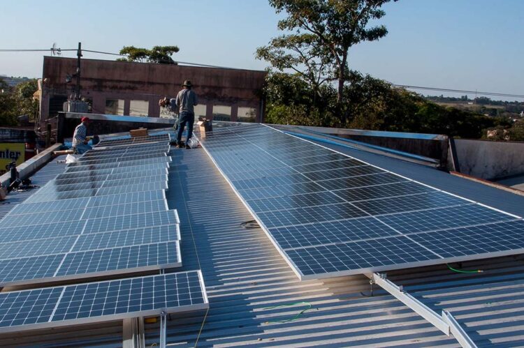 Câmara de Vereadores analisa projeto que institui  a política de incentivo ao uso de energia solar