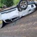 Motorista perde o controle de caminhonete e capota na PR-376