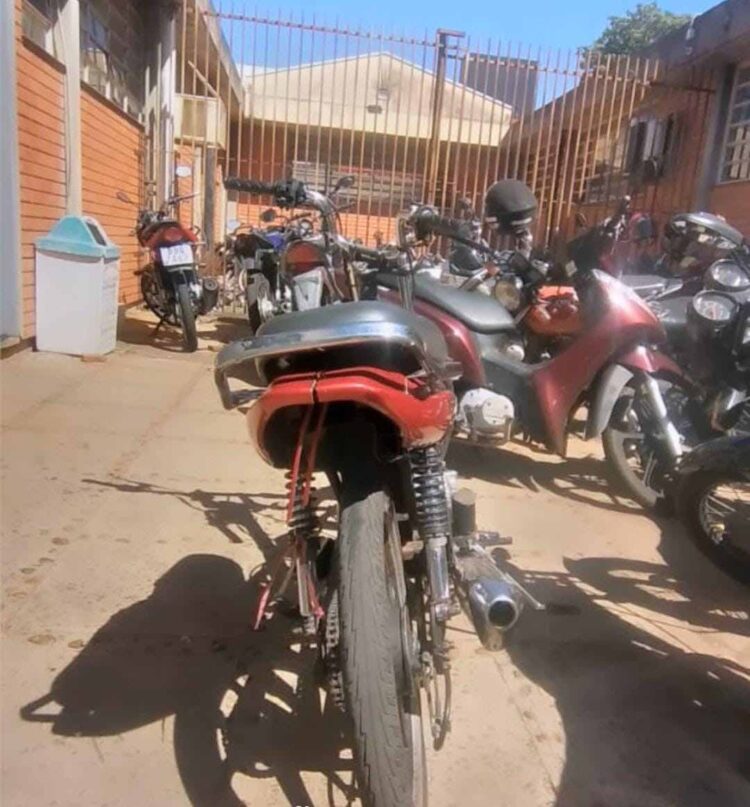 Jovem de 18 anos é preso por conduzir motocicleta sem CNH e com chassi adulterado