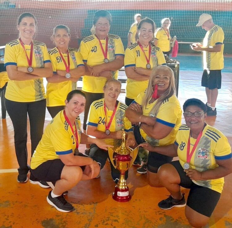 Equipe feminina de vôlei câmbio de Paranavaí é campeã da 3ª etapa da Lemi