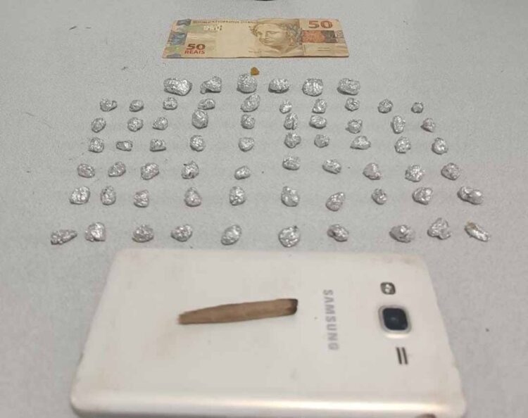 Homem é preso com mais de 60 pedras de crack em São João do Caiuá
