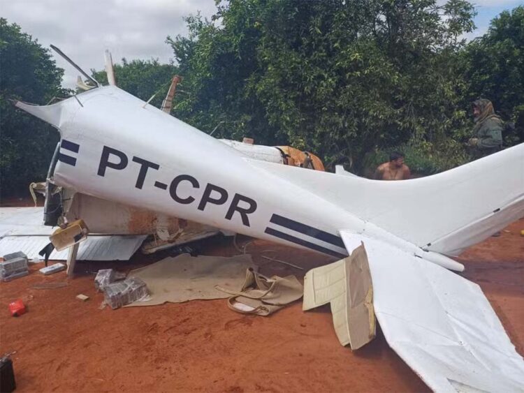 FAB intercepta aeronave que vinha do Paraguai; piloto é preso com cocaína