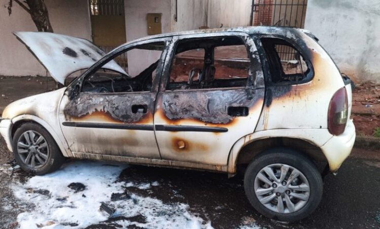 Homem é preso por incendiar carro da esposa no Conjunto Francisco de Assis