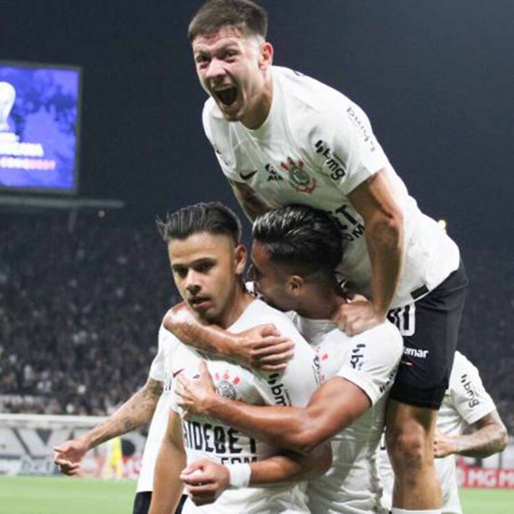 Corinthians encorpa elenco e ganha opções para estreia no Brasileiro