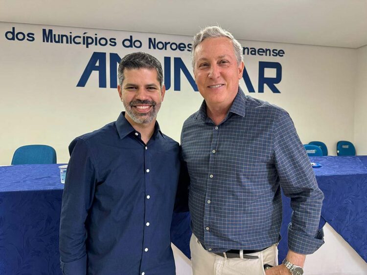 Compra compartilhada de itens de saúde trará economia  aos municípios, garante presidente Julio Leite