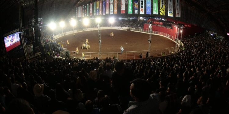 Sábado começa o super-rodeio da Expoingá: Montaria em touros, cavalos, laço e tambores