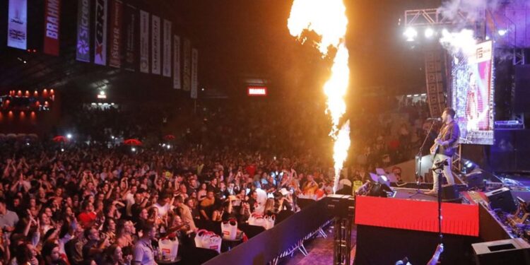 Shows de Cesar Menotti & Fabiano e Fernando & Sorocaba agitam a arena da Expoingá