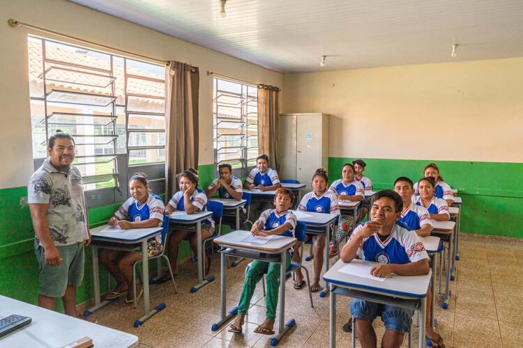 Entre as menores do País, taxa de analfabetismo do Paraná alcança mínima histórica