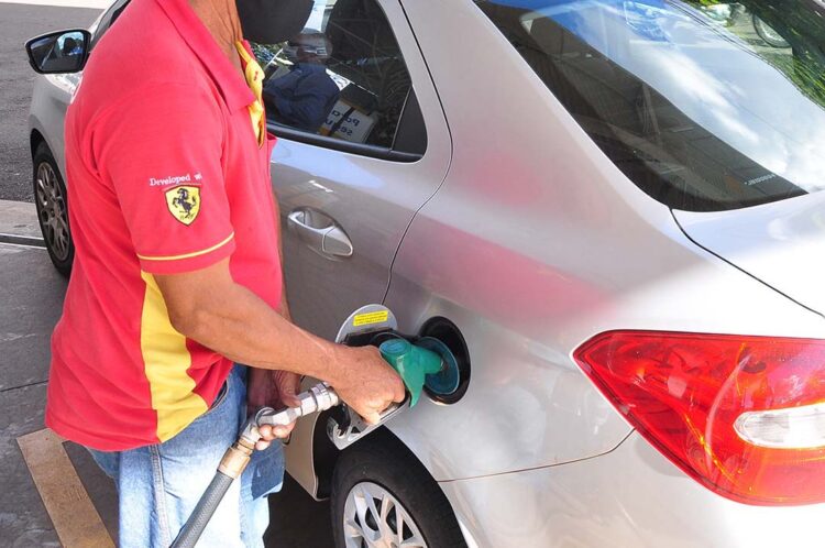 Pesquisa do Procon aponta variação de 27,20% no preço da gasolina aditivada