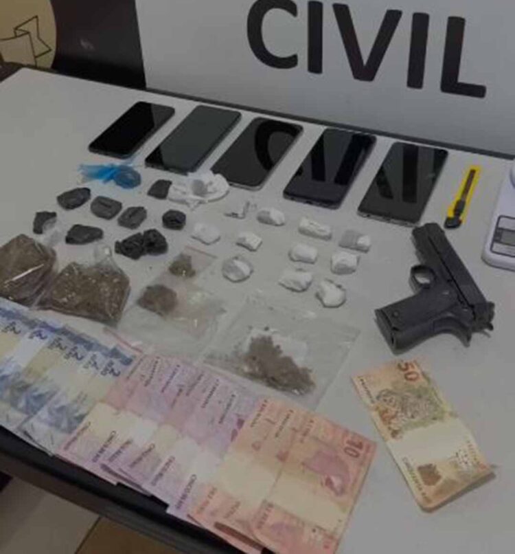 Três pessoas são presas em flagrante por tráfico de drogas