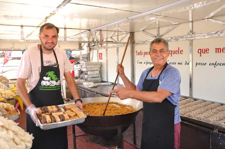 Há 12 anos, barraca de cocada é atração na 52ª ExpoParanavaí