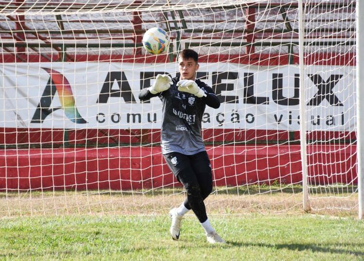 Breno Sossai vive expectativa de estrear profissionalmente