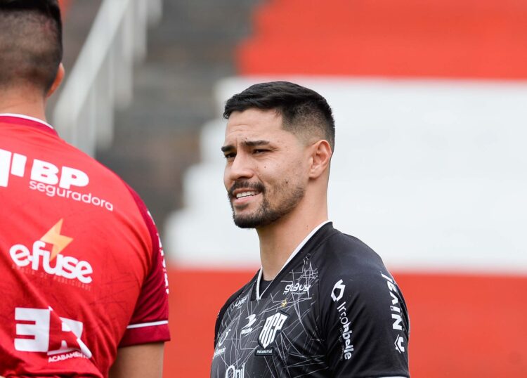 ACP acerta retorno do goleiro paranavaiense César Tanaka