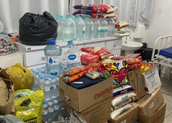 Comunidade acadêmica reuniu alimentos não perecíveis, roupas, itens de higiene e limpeza e água mineral
Foto: Unespar