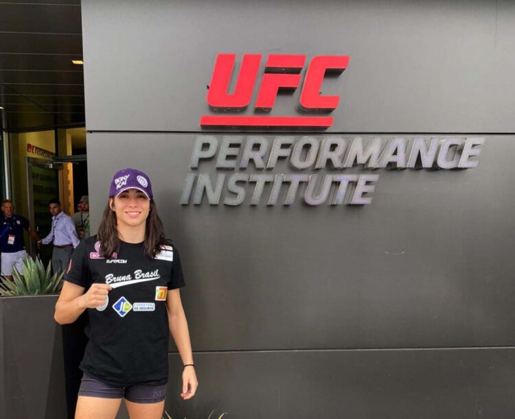 Paranavaiense Bruna Brasil retorna  ao octógono em julho para a quarta luta no UFC