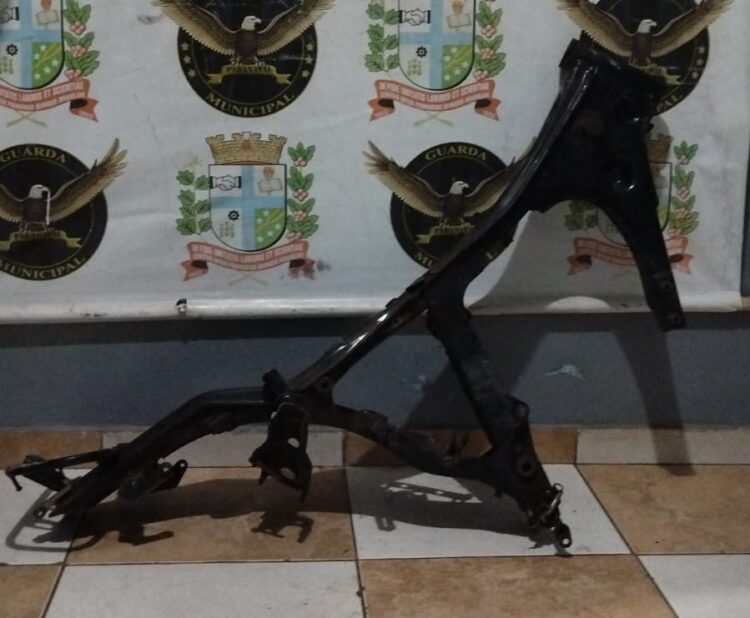 GM encontra quadro de motocicleta furtada próximo ao Rio Suruquá