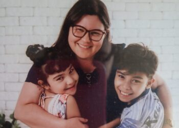 Acompanhando o pós-transplante do filho em Curitiba e longe da caçula, Cristiane reflete sobre o significado do Dia das Mães