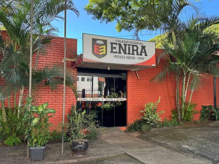 Colégio Enira abre inscrições para cursos gratuitos de farmácia e química