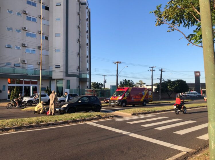 Mulher é atropelada por carro na Avenida Heitor Alencar Furtado