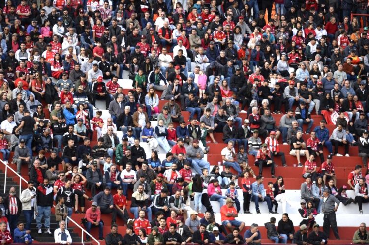 Torcedores comparecem em grande número e acompanham vitória do ACP; veja fotos