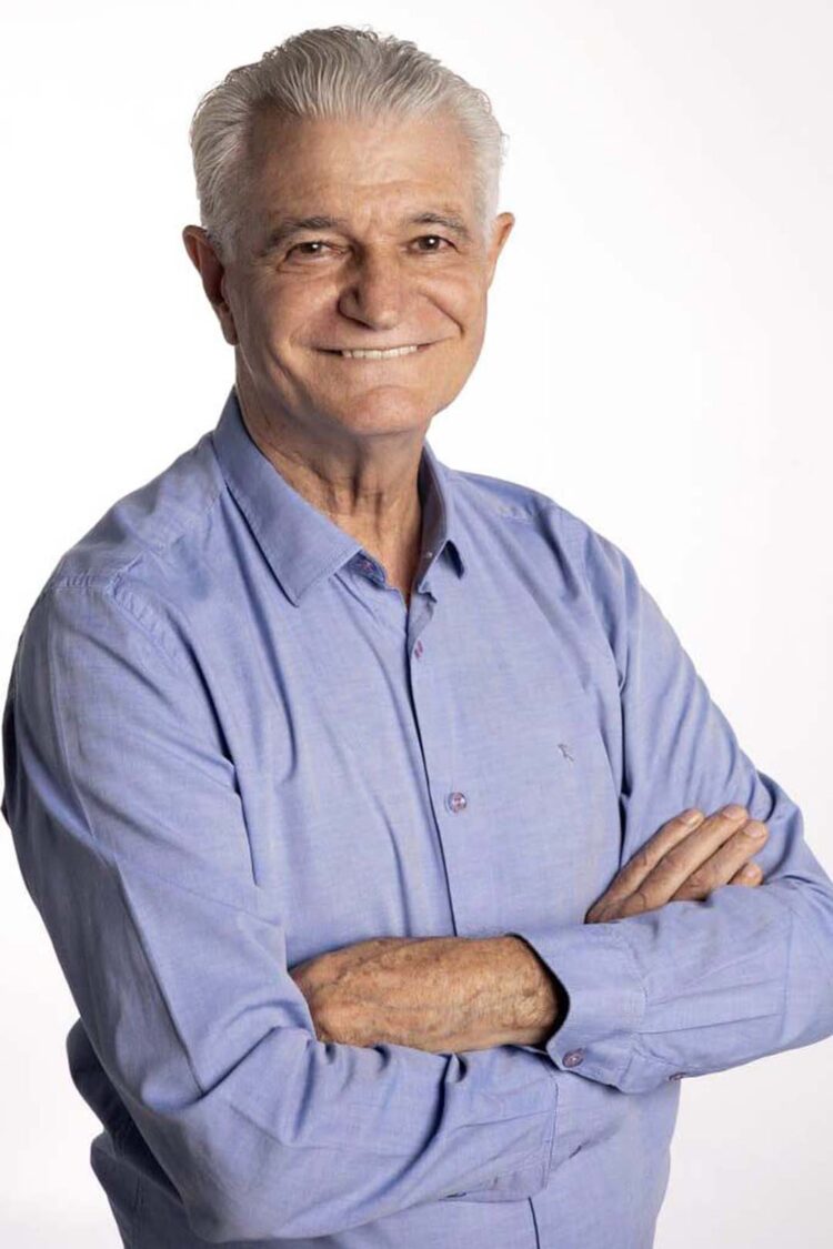 Voluntários da Abraccce homenageiam Dr. Waldur Trentini