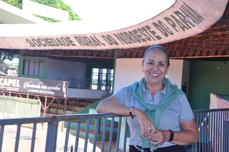 Da infância sofrida a braço direito do presidente da Rural: conheça a história da Jalmira, que há 38 anos ajuda a organizar a ExpoParanavaí