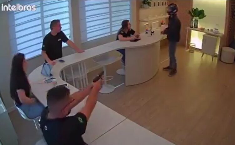 Vídeo: Empresário reage a assalto e deixa ladrão gravemente ferido em Ponta Grossa