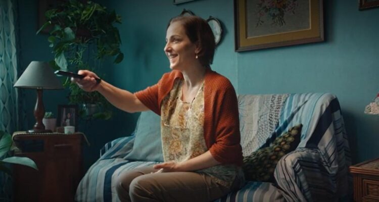 Nova parabólica digital: “Todos os canais têm som e imagem perfeitos”, diz beneficiária da Siga Antenado