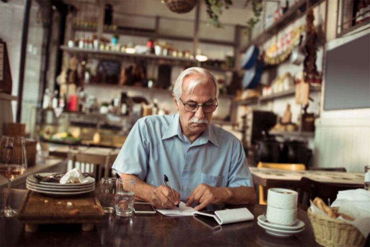 Bares e restaurantes seguram preços por medo de perder clientes