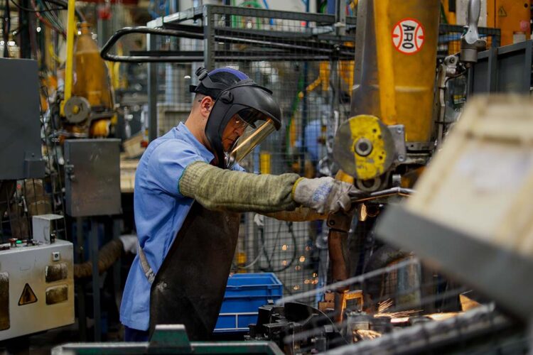 Atividade econômica cresce cinco vezes mais que a brasileira no 1º trimestre