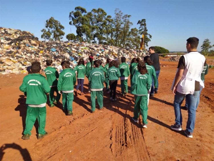 Semana do Meio Ambiente tem ação de plantio de mudas e visitas ao aterro sanitário